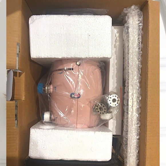 Mini Sewing Machine by Magicfly - Picture 6 of 17